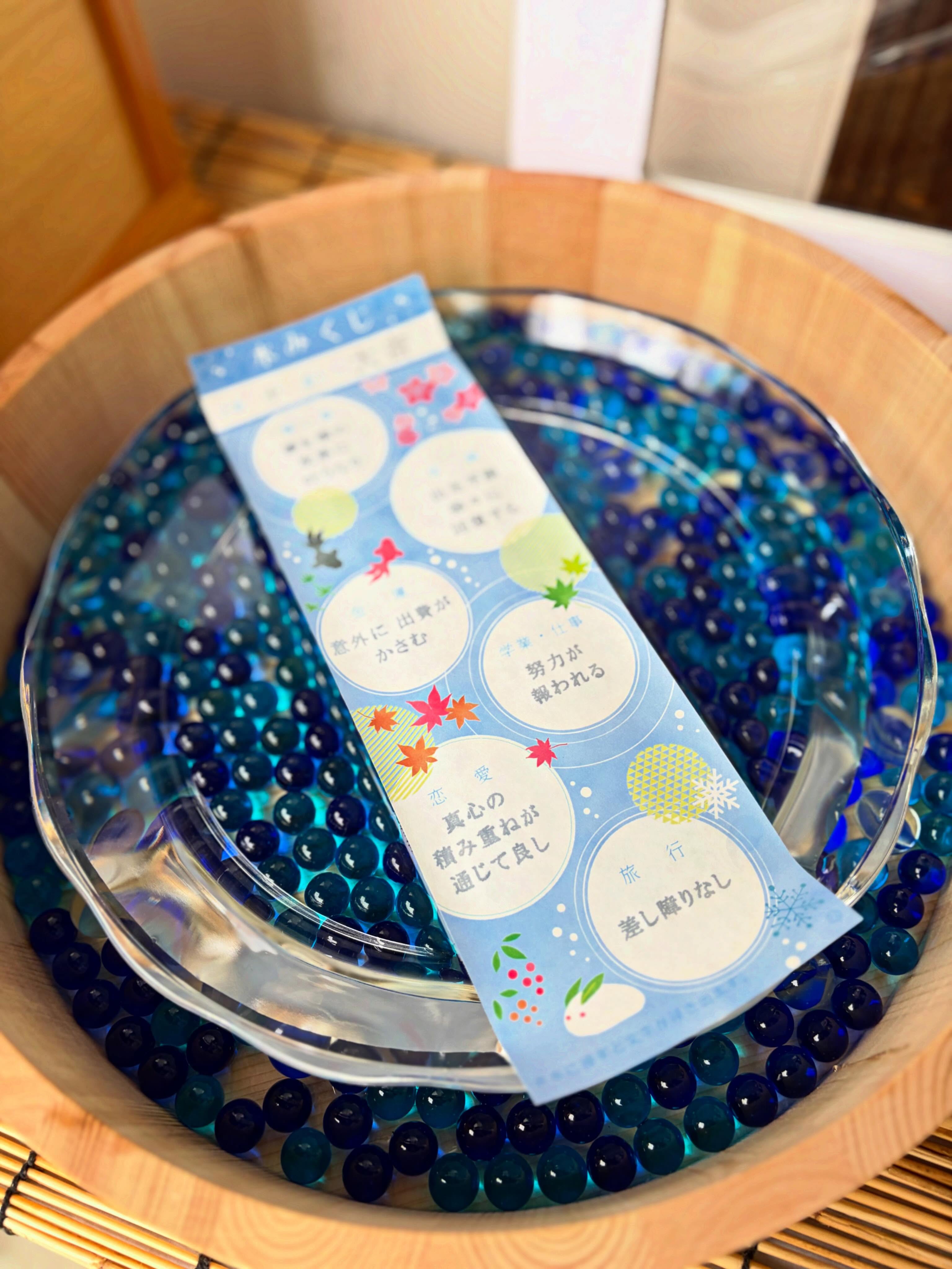 【〜夏詣〜水みくじ〜】

初穂料 : 300円
期　間 : 7月1日から8月31日

夏詣の企画として、本年も『水みくじ』を行っております✨
水につけると、文字が浮かび上がってきます。

#金刀比羅神社#水みくじ#夏詣#いわき#福島県